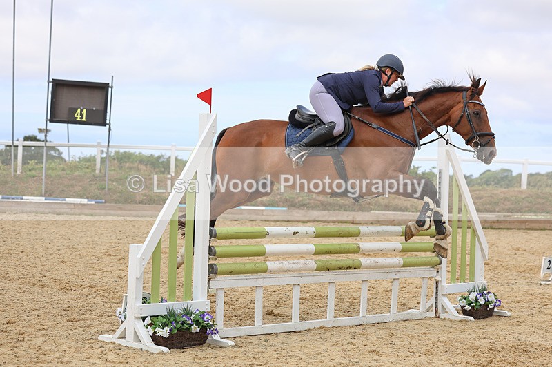 3E7A5116 - Class 4: Senior British Novice/90cm open