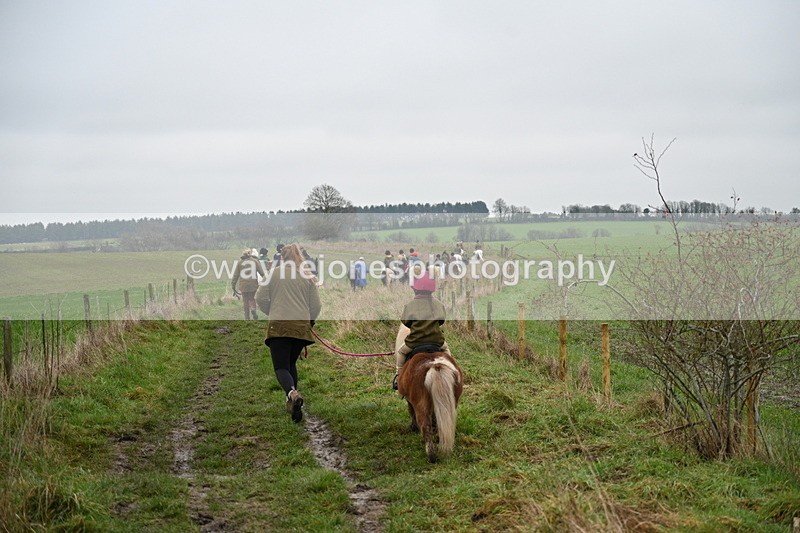 WJ7_9557 - Walk out..