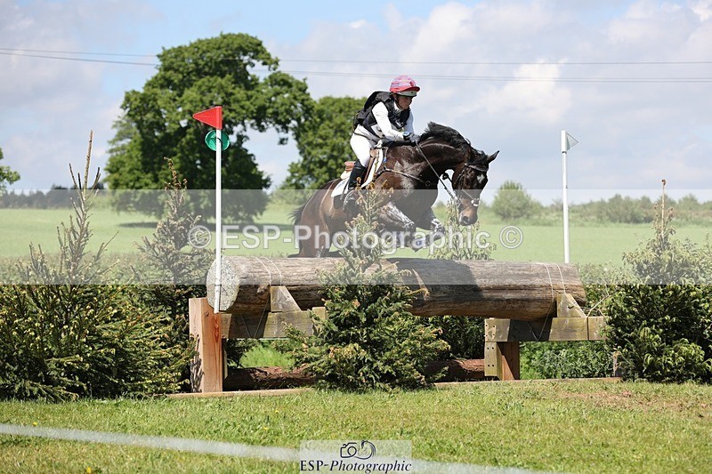 240525-121502-13314 - 370-STORM_IN_DECEMBER-Claire_Fielding