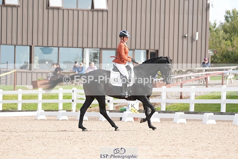 250906-102956-01494 - 004-Charlotte.DickerDevaldi's.Kiss