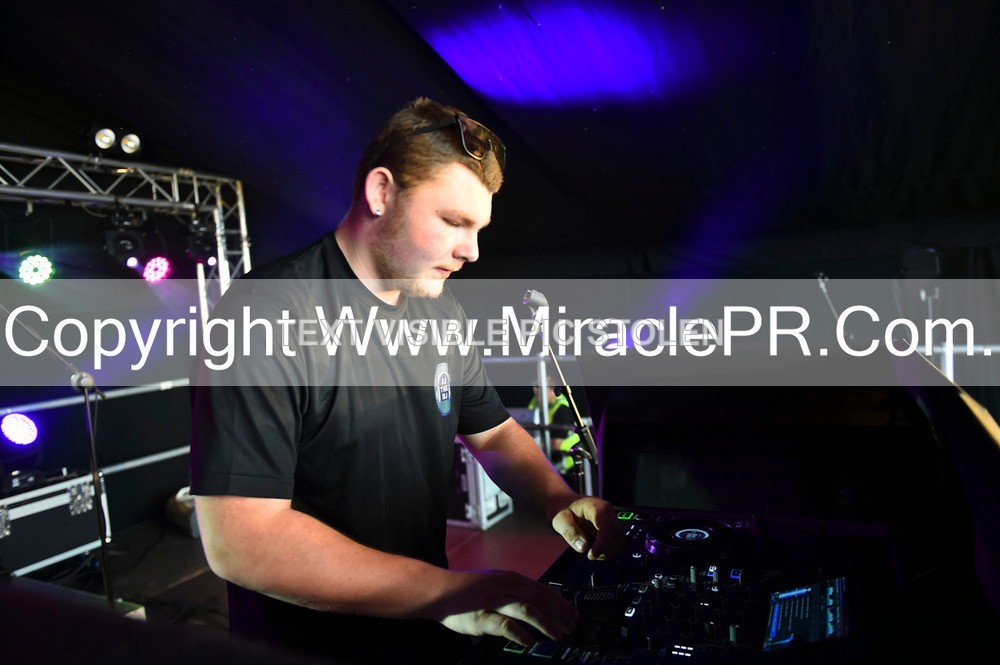 SH4_9961 - Tj the DJ