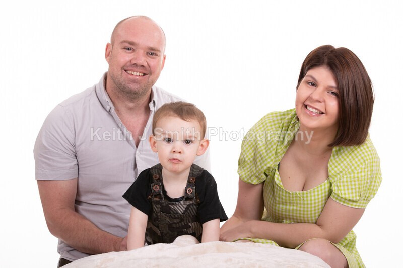 2KJS2748 - Jannie, Kristen & family. Studio