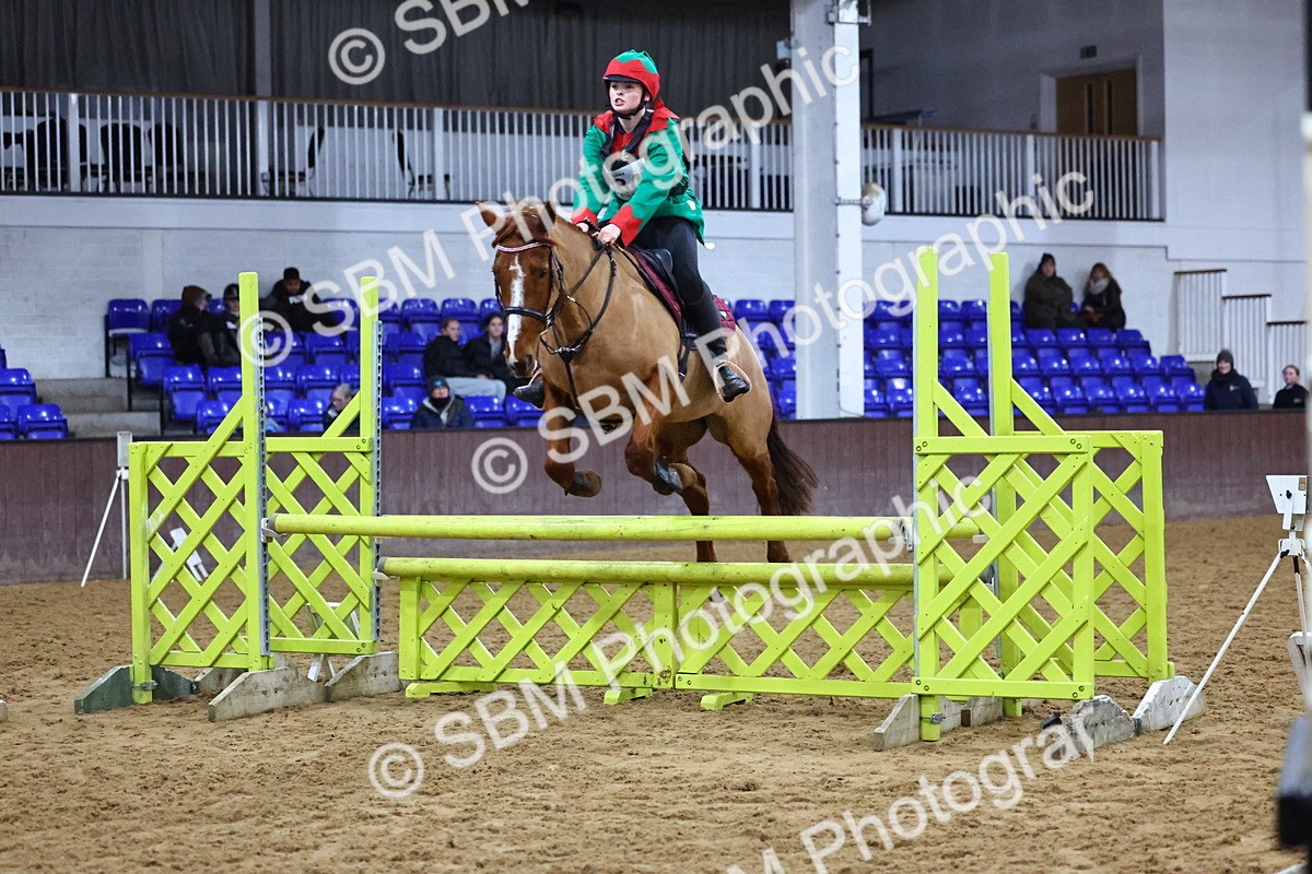 SBM_002659 - Class 6 - Holly & Ivy Stakes - 90cm