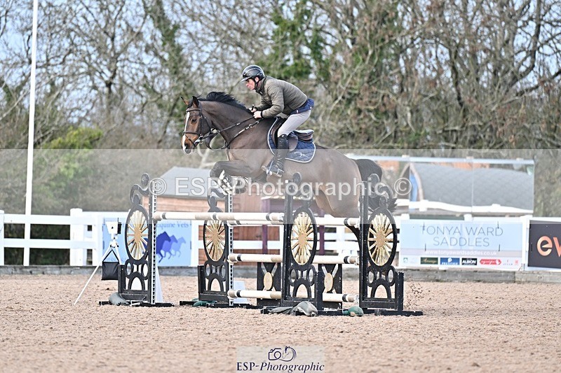 251126-132243-00566 - Cls 5 Foxhunter and 1.20m
