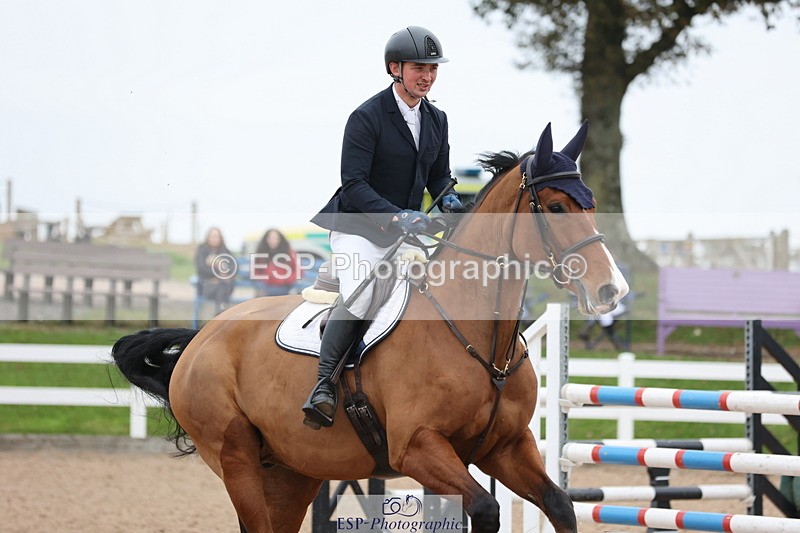 241101A-132714-02090 - FRI Cls 6 Foxhunter and 1.20m Open
