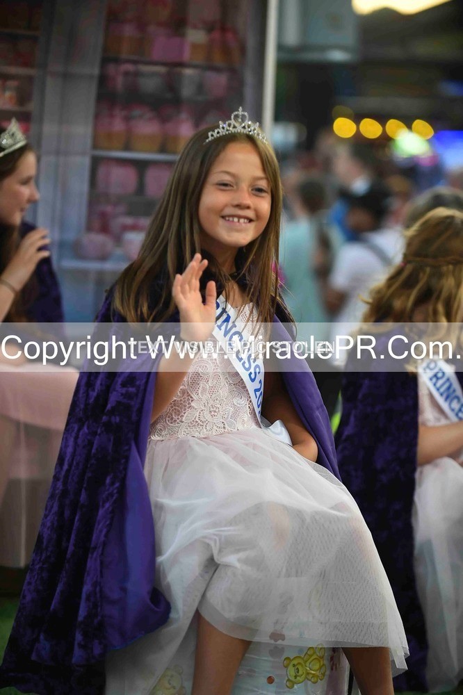 SH4_3960 - Carnival Procession.