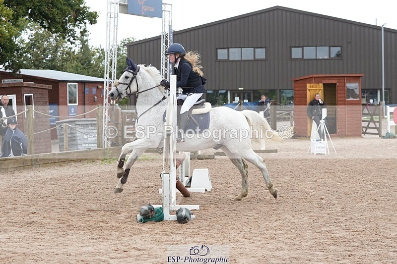 250920-154021-01481 - Cls 21 Pony Intro 80cm Derby