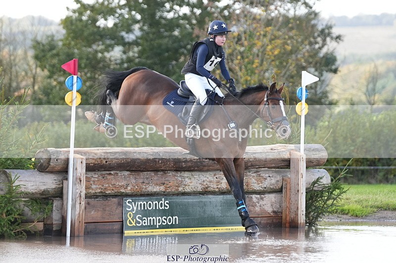 251024A-131804-11057 - B-154-Holly.Law