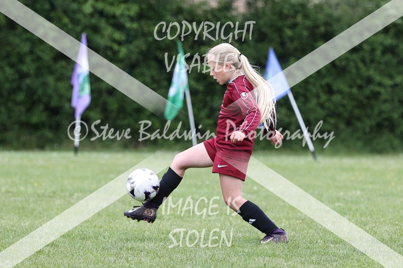1DX31613 - Covingham Park V Tadpole Farm