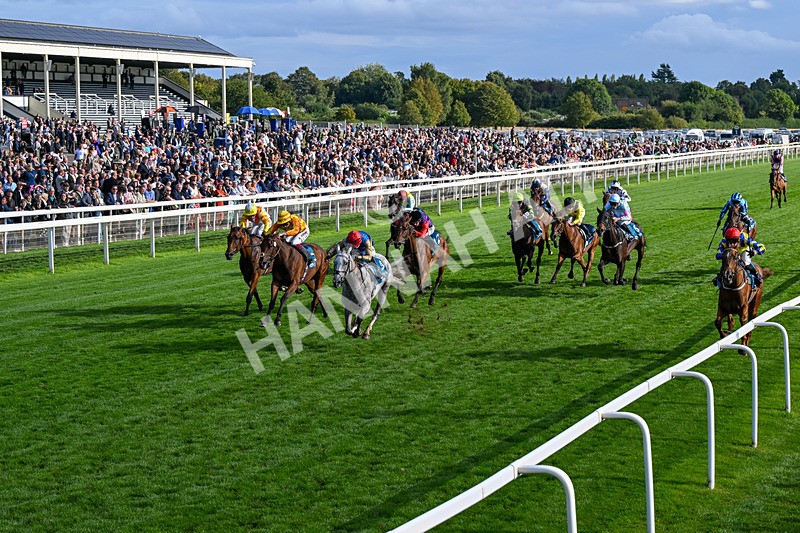 210826-Race 7-Silver Lake-0417 - Race 7 17.20pm Sky Bet EBF Fillies' Handicap