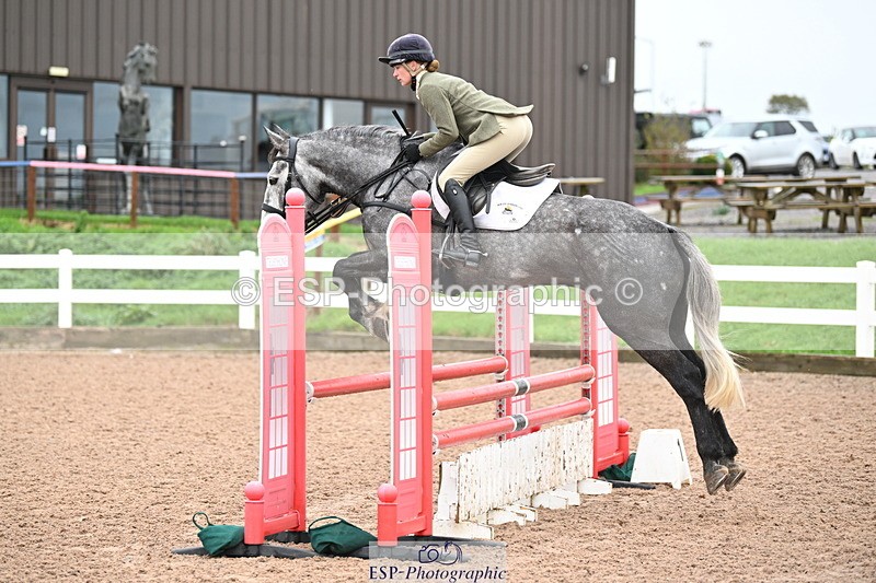 241023A-112109-00522 - Cls 1 British Novice and 90cm Open