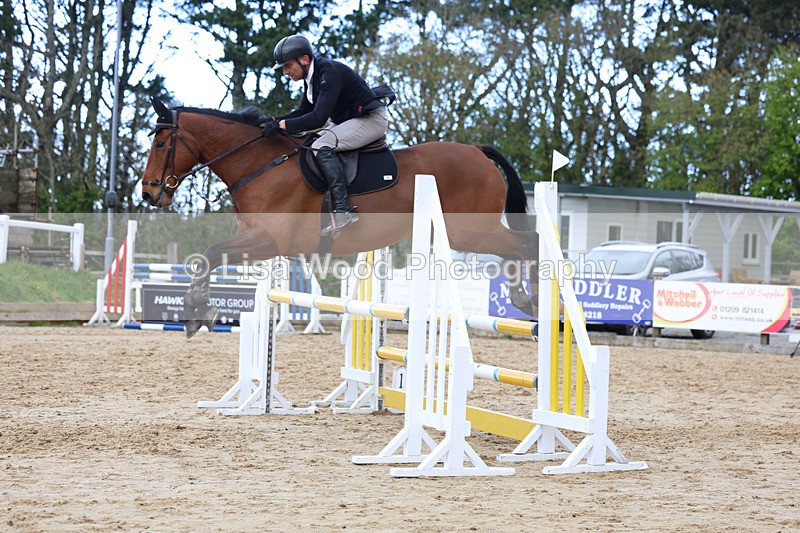3E7A1486 - Class 6: Senior 1.05m