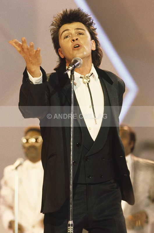 PAUL YOUNG - Y..