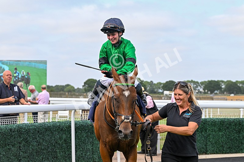 140726-Race 6-The Sweet Escape-2069 - Race 6 16.58pm Racing Again On Monday Evening Handicap