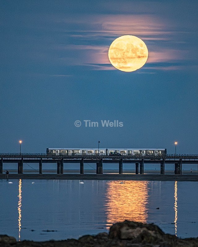 039 moon rise over Ryde train - All photos