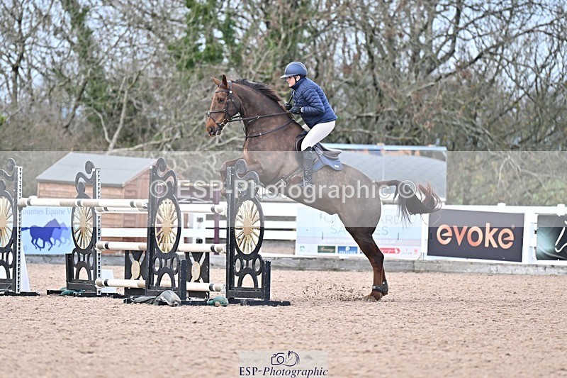 251126-133359-00594 - Cls 5 Foxhunter and 1.20m