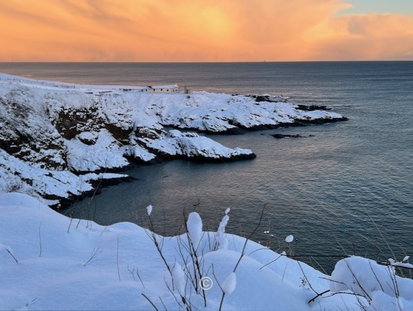 Bothy and Rocks. - Old Portlethen Village photographs.