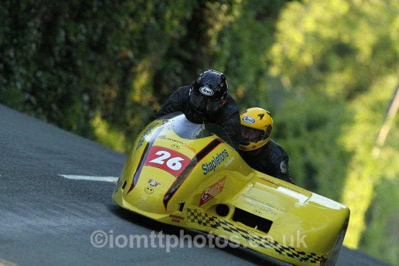 John Saunders / Robert Lunt Shelbourne / Stapletons Tyre Services - Friday Practice - Sidecars