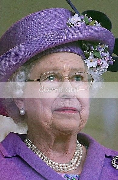 E-194 A sad moment for the Queen among many - English Royals