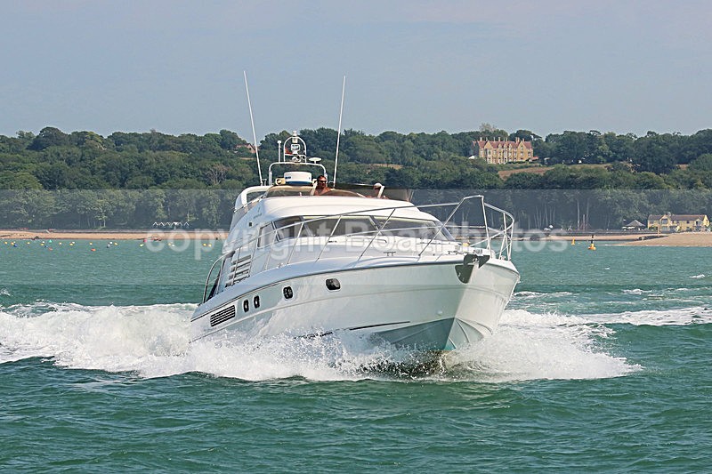 150701 MY GEM - FAIRLINE SQUADRON WT7A0342 - Flybridge Cruisers