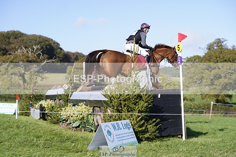 241025-112108-06240 - 017-Louis.Pern-CLASSICTOP.MISS.VIVIENNE