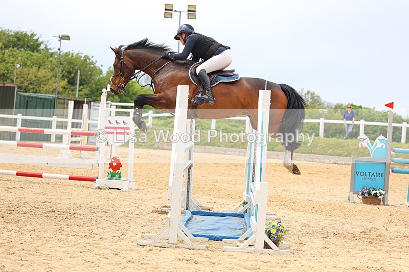3E7A9478 - Class 8: Senior Newcomers/1.10m open