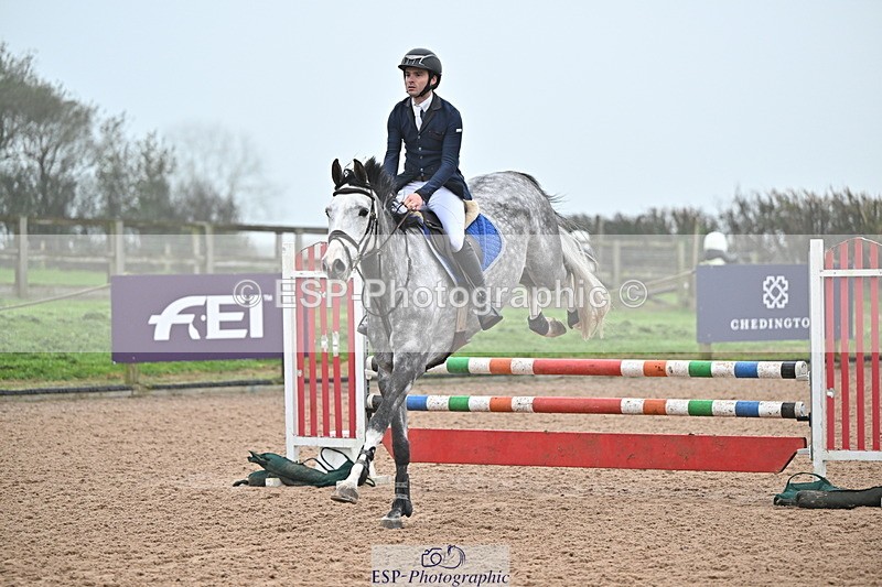 241103A-102416-06633 - SUN Cls 18 British Novice and 90cm Open