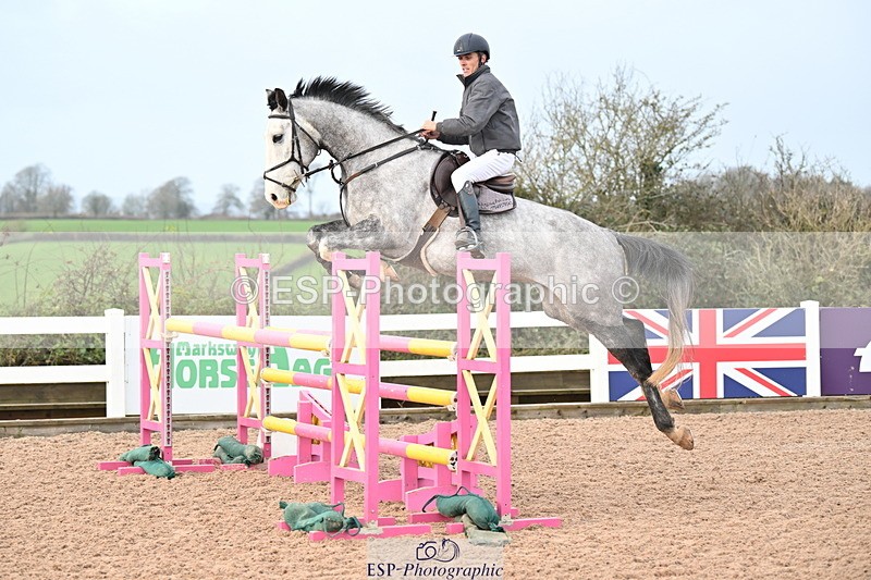 231209A-120213-01695 - Cls 12 Newcomers & 1.10m Open