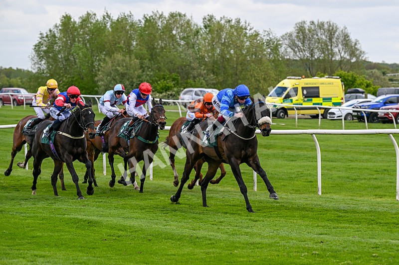 110526-Race 1-Filey Beach-0280 - Race 1 2.30pm Racing Welfare Reminiscence Day Apprentice Handicap