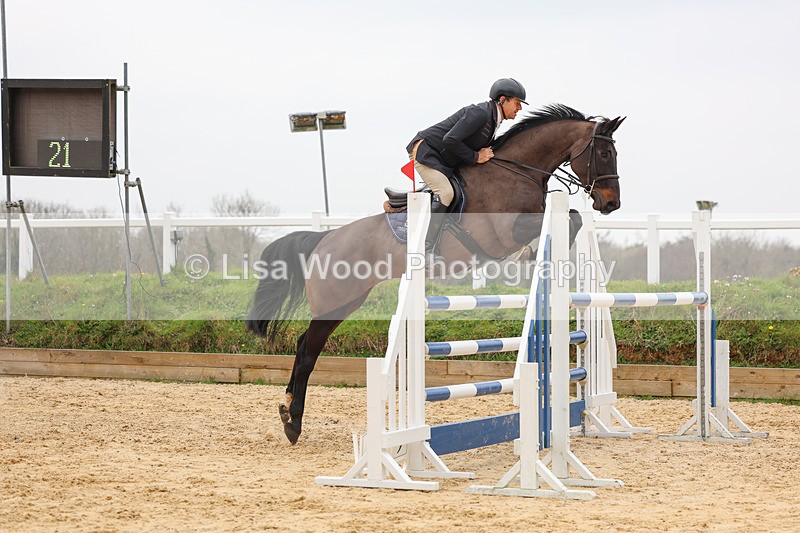 3E7A7800 - Class 9: Senior Foxhunter/1.20 open