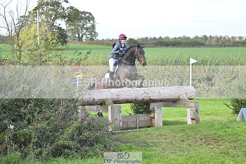 251024A-131718-11427 - B-158-Hannah.Hobhouse