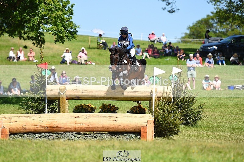 230527-144630-10197 - 357-VIVENDI_HERO-Saffron_Cresswell-XC