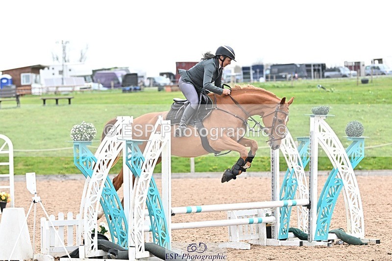 250414-101238-00021 - 70cm Round 1