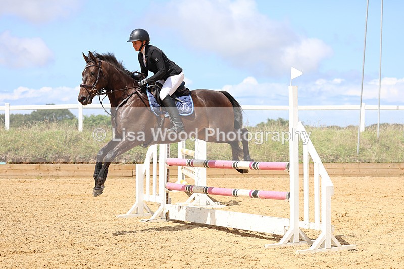 3E7A0257 - Class 9: Senior British Novice/90cm open