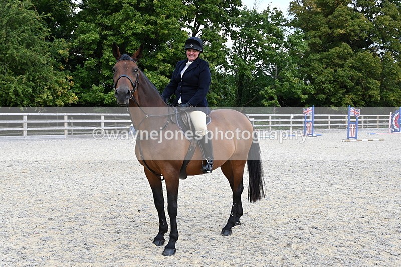 WJ6_3042 - Berks & Bucks - The Old farmhouse - Hound Exercise 20-08-25