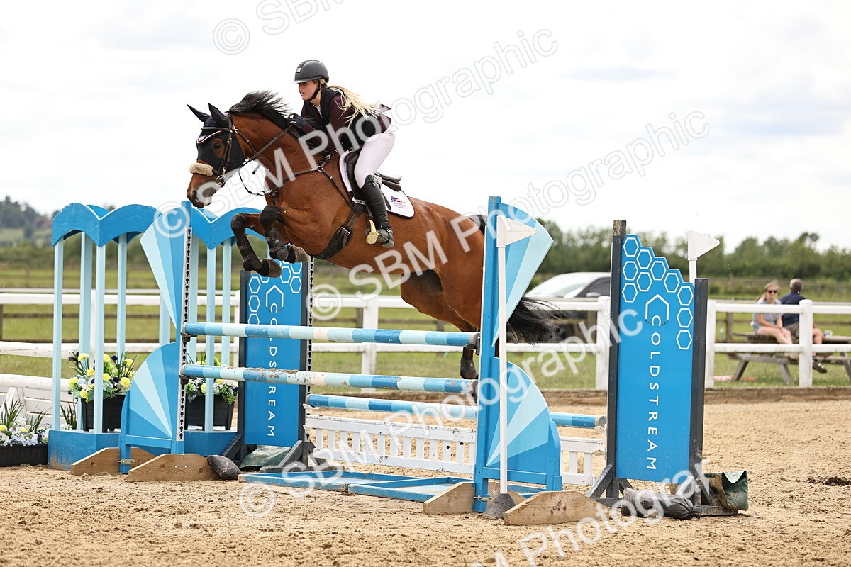 SBM_003303 - Class 11 - Senior Newcomers - 1.10m