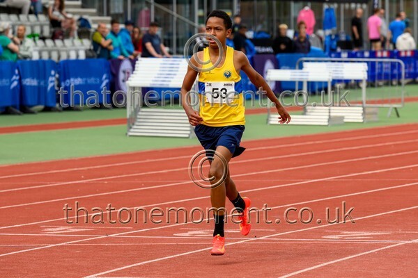 Age25SUN-910064 - Track Male