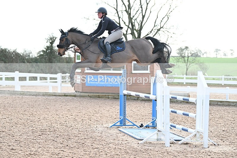 231208A-122845-00707 - Cls 5 Newcomers & 1.10m Open