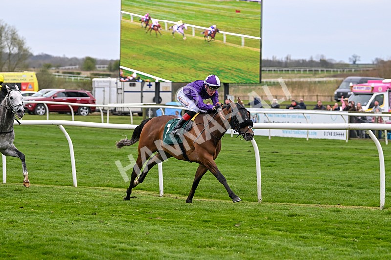 090425-Race 4-Monsieur Fudge-9934 - Race 4