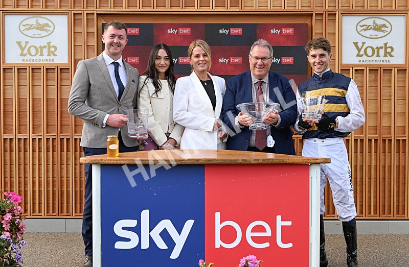 190826-208 Small Fry - Race 5 16.10pm Sky Bet Stayers Handicap