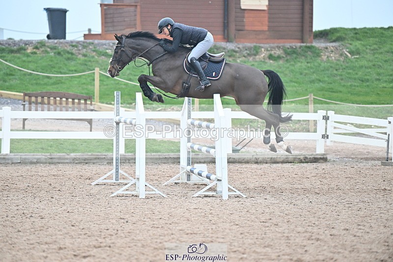 240113A-143012-02366 - Cls 13 Foxhunter and 1.20m Open