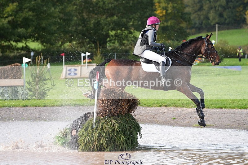 251024A-131533-11035 - B-158-Hannah.Hobhouse