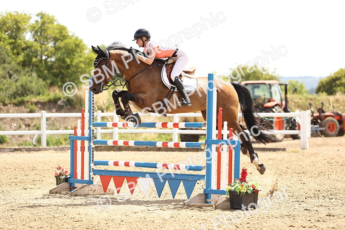 SBM_000660 - Class 15 - Redpost Equestian Senior Foxhunter - 1.20m