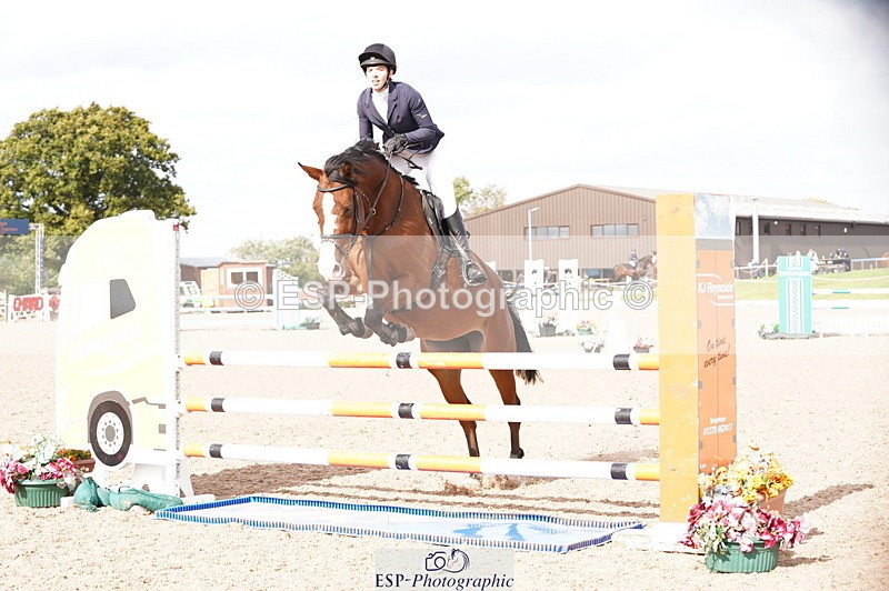 241004A-125342-00490 - Fri 03 Snr Newc & 1.10m Open