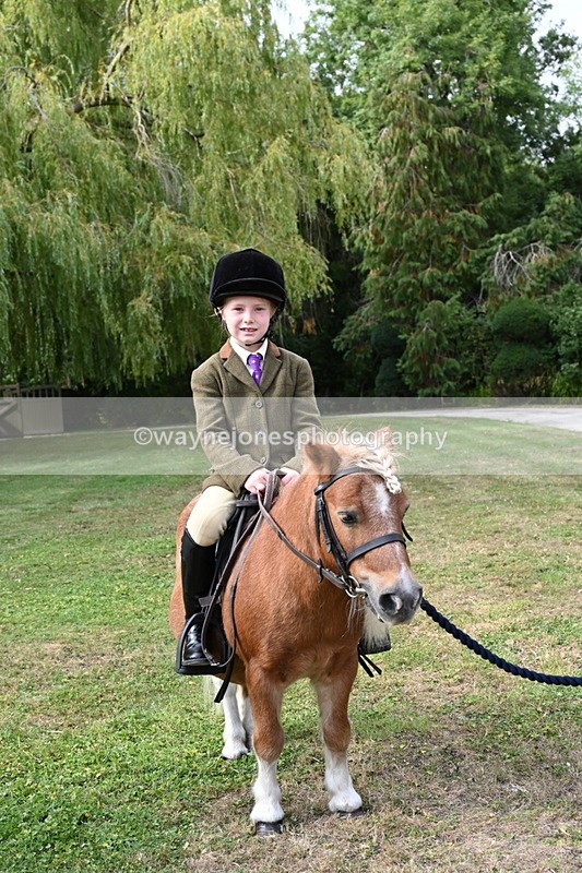 WJ6_3412 - Berks & Bucks - The Old farmhouse - Hound Exercise 20-08-25