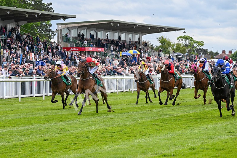 160526-Race 4-Right And Exact-9695 - Race 4 3.37pm Sky Bet For The Fans Handicap