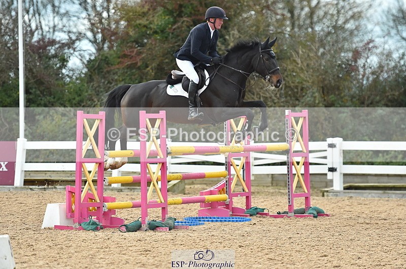 231111A-123922-01916 - Cls 12 Newcomers & 1.10m Open