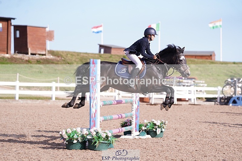 250628-181734-07448 - Cls 24 Pony Discovery & 90cm Open