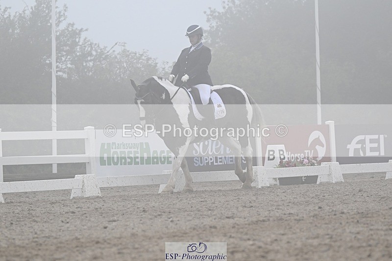 250907-150128-09005 - 106-Lucy.HamblettGalliano.Gold.Dust