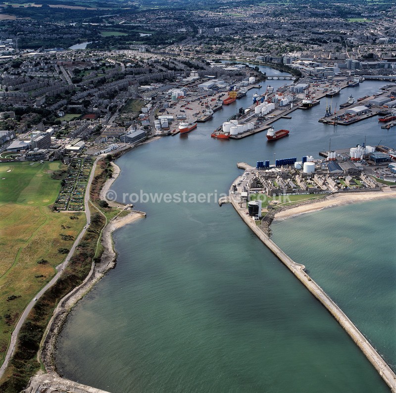 A00739H The River Dee at Aberdeen Harbour in 2018 - East and north coastlines